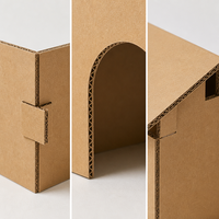 Maison pour chat en carton ondulé, château en pain d'épices avec tourelles sur le toit, escaliers et porte cintrée