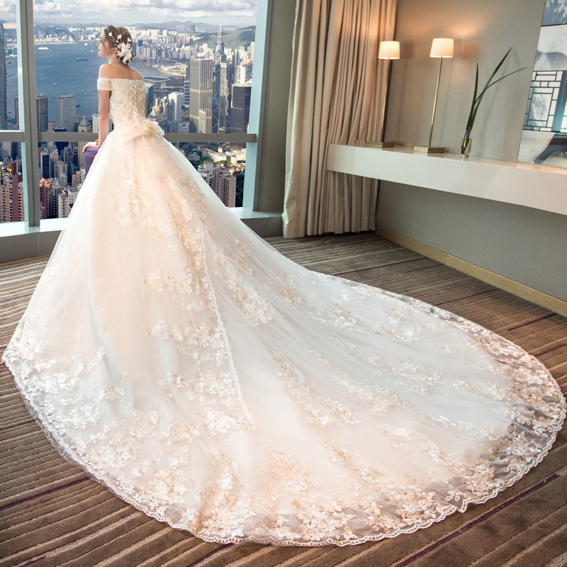 Luxury Lace Princess Wedding Dress with Sweetheart Neckline & Royal Train - Elegant Plus Size Ball Gown for Brides Luxury Lace Princess Wedding Dress with Sweetheart Neckline & Royal Train - Elegant Plus Size Ball Gown for Brides