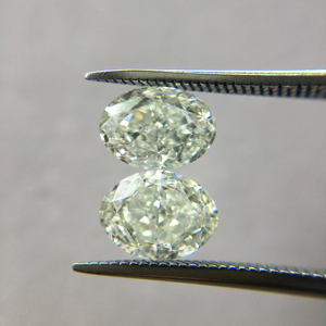 Diamante verde amarillo tenue 1,01 Cts SI1 Forma ovalada elegante Genuino IGI Certificado 100% Diamantes sueltos Naturales de La India OEM a granel - Product Image 1