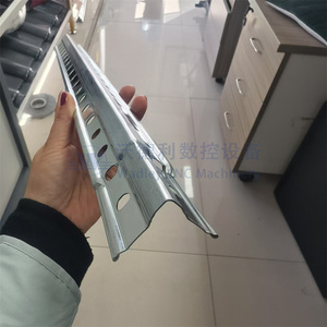 Máquina automática usada para formar rollos de metal para estanterías, tipo teja esmaltada, para estanterías verticales de almacén, con desbobinador y motor de acero. - Product Image 3