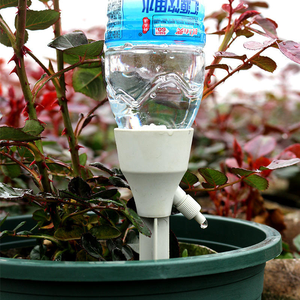 Irrigatore Automatico da Interno per Mini Giardino, Gocciolatore Regolabile in Plastica, Permeatore Temporizzato, Strumento per Giardinaggio Semplificato, Prodotto per Uso Domestico - Product Image 2