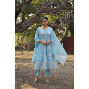 Vente flash : Ensemble Anarkali brodé pour femme avec pantalon droit et dupatta doux, idéal pour les occasions festives et décontractées - Product Image 2