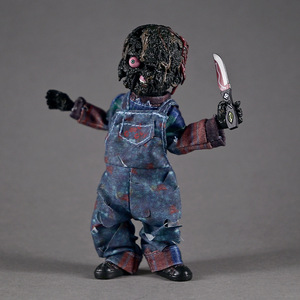 Figura de Acción de PVC de Chucky Reencarnado de Neca - Edición Limitada Versión con Ropa Quemada Inspirada en Películas, TV y Animación Occidental - Product Image 3