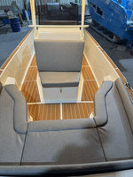 Catamaran de pêche à double coque en FRP de 0,8 m, aileron central, bateau à console centrale personnalisé