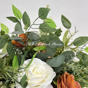 Rosas Blancas Ligeras Realistas Hechas a Mano con Seda Artificial DKB, Hortensias Verdes, Centro de Mesa Moderno para Bodas - Product Image 6