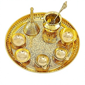 Ensemble de thali en laiton pour Puja avec lampes à huile et cuillère pour activités religieuses, design circulaire, matériau durable - Product Image 1