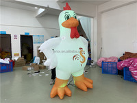 Personnage de dessin animé animal de coq gonflable de modèle de poulet gonflable d'éclairage avec le logo pour la publicité