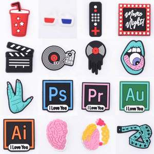 Vente en gros de breloques <span class=keywords><strong>licorne</strong></span> mignonnes en PVC souple pour la décoration de chaussures, accessoires pour bracelets - Product Image 2