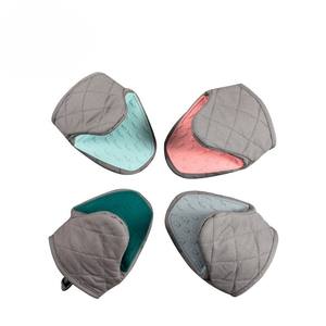 Mitaines <span class=keywords><strong>de</strong></span> <span class=keywords><strong>protection</strong></span> en silicone demi-circulaires en forme <span class=keywords><strong>de</strong></span> poisson avec double couche <span class=keywords><strong>de</strong></span> coton pour une utilisation résistante à la chaleur dans la cuisine, au micro-ondes et pour la <span class=keywords><strong>cuisson</strong></span> - Product Image 3