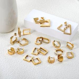 ต่างหูห่วงสี่เหลี่ยมทรงเรขาคณิตประดับเพชรซิร์คอน ดีไซน์เก๋ ทันสมัย ผลิตจากสแตนเลสชุบทองคำขาวแบบมินิมอล รับผลิตตามสั่งขายส่ง - Product Image 3