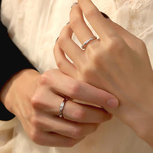 Anillos trenzados <span class=keywords><strong>de</strong></span> tono plateado para parejas, anillos <span class=keywords><strong>de</strong></span> <span class=keywords><strong>promesa</strong></span> a juego minimalistas para hombres y mujeres, joyería <span class=keywords><strong>de</strong></span> boda <span class=keywords><strong>de</strong></span> moda - Product Image 4