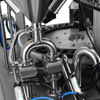 Machine de remplissage et de scellement de liquide en continu automatique Moteur de pompe pour gobelets en plastique Feuille d'aluminium pour l'emballage de boissons à la crème glacée