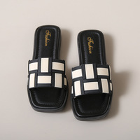 Nouveaux Styles pour Femmes Mode Été Pantoufles Plates en PVC Sandales Antidérapantes à Semelle Souple Confortables pour Femmes