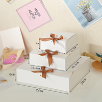 Kleine frisch gestreifte Geschenkbox für Schokolade Süßigkeiten quadratische kreative Schleife Verpackung mit Goldfolie mattierte Strangprägung