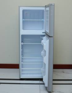 Réfrigérateur à <span class=keywords><strong>porte</strong></span> en verre rétro 105L Congélateur supérieur en acier inoxydable Refroidissement électrique écologique pour le ménage RV Hotel Use <span class=keywords><strong>Vintage</strong></span> Used - Product Image 2