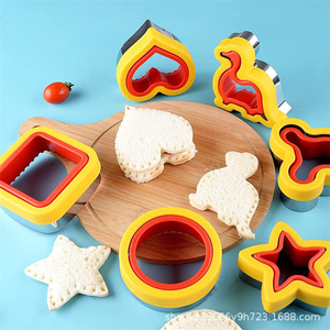 Cortador y sellador <span class=keywords><strong>de</strong></span> sándwich <span class=keywords><strong>de</strong></span> acero inoxidable <span class=keywords><strong>de</strong></span> 6 piezas con forma <span class=keywords><strong>de</strong></span> estrella <span class=keywords><strong>de</strong></span> <span class=keywords><strong>Mickey</strong></span> y corazón <span class=keywords><strong>de</strong></span> dinosaurio para niños - Product Image 1
