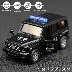 Modèle de voiture de police et d'<span class=keywords><strong>ambulance</strong></span> en métal à l'échelle 1/<span class=keywords><strong>64</strong></span> avec fonction d'ouverture des portes, emballage en sac OPP, figurine et porte-clés - Product Image 1