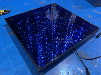 Panneau de scène de danse LED 3D portable de forme carrée noire de 60x60 cm avec un design de étincelles pour la décoration de la salle de mariage