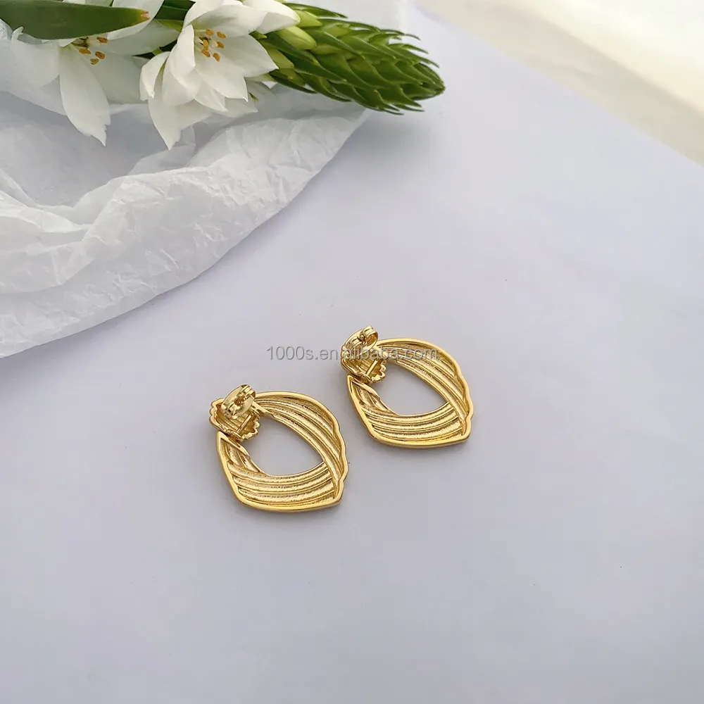 Wholesales Factory 18K Gold Plated Brass Earrings for Women Girl Gift Fashion Jewelry Customized Available