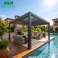 Système de pergola d'architecture moderne haut de gamme, toit à lamelles à ouverture automatisée, gazebo en aluminium avec éclairage, pergola bioclimatique