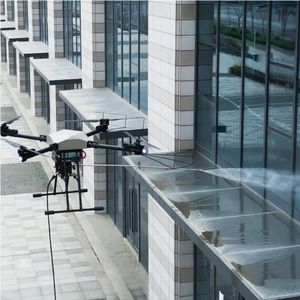 Drone intelligent de nettoyage de façade à recyclage d'eau, capturant et filtrant les eaux usées, favorisant la gestion durable de l'eau - Product Image 1