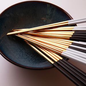 Palillos sostenibles <span class=keywords><strong>de</strong></span> acero inoxidable reutilizables <span class=keywords><strong>de</strong></span> 2 piezas, palitos <span class=keywords><strong>de</strong></span> <span class=keywords><strong>costillas</strong></span> <span class=keywords><strong>de</strong></span> <span class=keywords><strong>cerdo</strong></span> ligeros y duraderos para Fideos, olla caliente, alimentos para barbacoa - Product Image 4