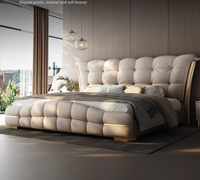 Cadre de lit king size moderne et luxueux en cuir rembourré avec tiroirs de rangement et têtes de lit, assemblé pour un design de mariage