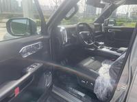 JETOUR TRAVELER CDM T2 PHEV d'occasion, SUV 5 portes 5 places, 1300 km d'autonomie, tout-terrain 4x4, PHEV TRAVELER gris sur noir