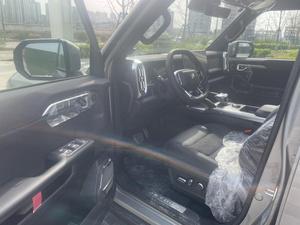JETOUR TRAVELER <span class=keywords><strong>CDM</strong></span> T2 PHEV USADO, 5 PUERTAS, 5 ASIENTOS, SUV, 1300 KM DE AUTONOMÍA, TODOTERRENO, 4X4, PHEV TRAVELER GRIS sobre NEGRO - Product Image 4