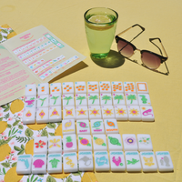 Tuiles de Mahjong Américaines Sunshine Tiles - Ensemble de Mahjong Acrylique Blanc à Couche Unique Inspiré de la Floride, 160 Tuiles Peintes à la Main pour le Divertissement