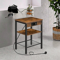 Table de chevet réglable en hauteur en bois massif, 3 niveaux d'étagères, ports de charge USB pour les espaces étroits, salons - Brun rustique