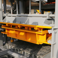 Machine de fabrication de blocs entièrement automatique QT15-15 pour blocs creux en béton et ciment