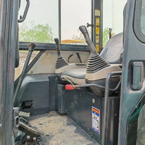 Mini-excavatrice Komatsu PC40MR d'occasion, marque japonaise, 4 tonnes, petite excavatrice sur chenilles, équipement de terrassement et de creusement d'occasion. - Product Image 5