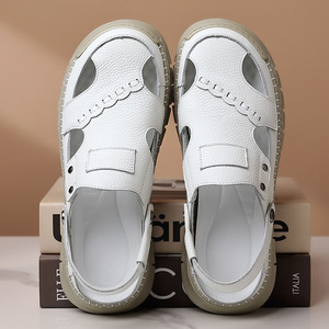 รองเท้าแตะหนังลำลองสำหรับบุรุษ ระบายอากาศได้ดี พื้นยาง รองเท้าขับรถ สีดำ สีขาว ขนาดผู้ใหญ่ 2501 - Product Image 2