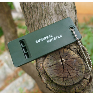 Silbato de seguridad SOS de plástico delgado y pequeño para viajes al aire libre con cadenas de acero para rescate y supervivencia al aire libre, regalo con logotipo personalizado. - Product Image 2