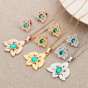 Conjunto de Joyería Clásico y Popular para Mujer con Diseño de Flores Huecas, Colgante de Flor con Corte Calado y Pendientes con Forma de Flor - Product Image 2