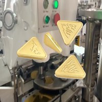 Machine d'emballage automatique de chocolat en forme de triangle plat, haute vitesse, personnalisable