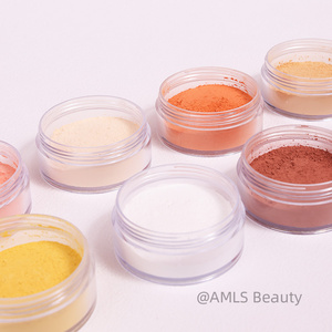 Formule végétalienne Poudre fixante légère Maquillage de finition lisse - Product Image 2