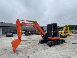 Petites pelles japonaises Hitachi ZX70 et ZX60 d'occasion, d'une capacité de 7 tonnes adaptées à la construction urbaine. - Product Image 5