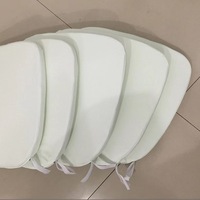 Chaises de mariage Chiavari abordables avec coussins dorés empilables, parfaites pour les événements et les fêtes