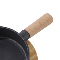 Ustensiles de cuisson en fonte personnalisés de qualité supérieure : Plaques de cuisson, Poêles à frire, Plaques de cuisson grillées pour la cuisine domestique, avec base en bois