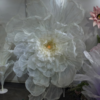 Installation artistique de fleurs en organza sur mesure, super grande, magnifique et atmosphérique, pour la décoration de scène de mariage, vitrine