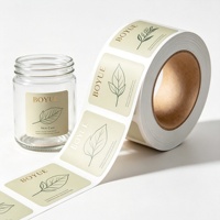 Étiquettes cosmétiques personnalisées minimalistes vertes, autocollants mats blanc cassé en rouleau pour masques faciaux, crèmes, lotions et contenants en verre