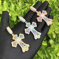 Collier Hip Hop en Laiton Plaqué Or et Argent avec Pendentif Breloque Croix Arc-en-ciel en Zircon Cubique Brillant Forme Boule, Vente en Gros