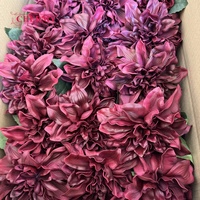 Fleur artificielle Dahlia à tige unique en PU effet toucher réel, couleur bordeaux, pour décoration florale de table de mariage ou de fête.