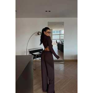 Ensemble deux pièces ample marron Reeves pour femme, motif uni, style décontracté chic, haut et jupe au-dessus du genou, idéal pour les sorties d'automne - Product Image 1