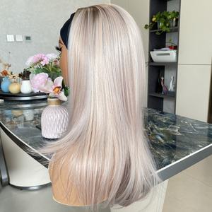 Perruque synthétique ondulée en couches pour femme, avec bandeau queue de cheval en dentelle transparente, couleur blond pêche clair, vente en gros - Product Image 4