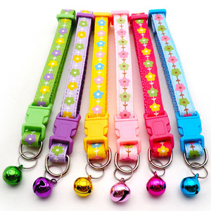 Collar de nailon para mascotas con diseño de separación, hebilla separable, estampado de pata, Collar de perro y gato con campana - Product Image 6
