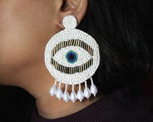 Pendientes colgantes hechos a mano con cuentas de semillas de lujo para mujeres y niñas Diseño de gota bordado a mano de moda de la India - Product Image 3