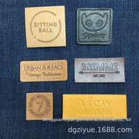 Étiquettes en cuir PU 3D gaufrées personnalisées OEM, patchs durables pour vêtements de marque, pour jeans, casquettes, habillement, faible MOQ, directement de l'usine